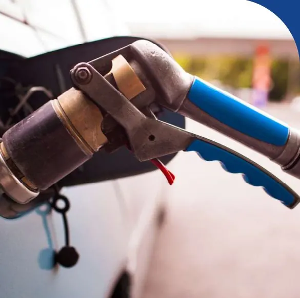 Gas nozzle refuelling a vehicle